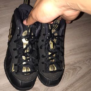 black and gold foamposits